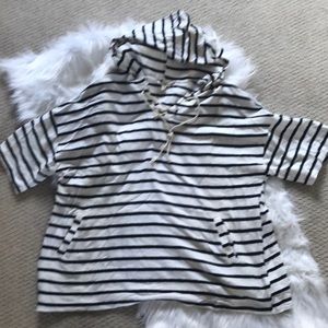 Cute top with stripe and tie detail